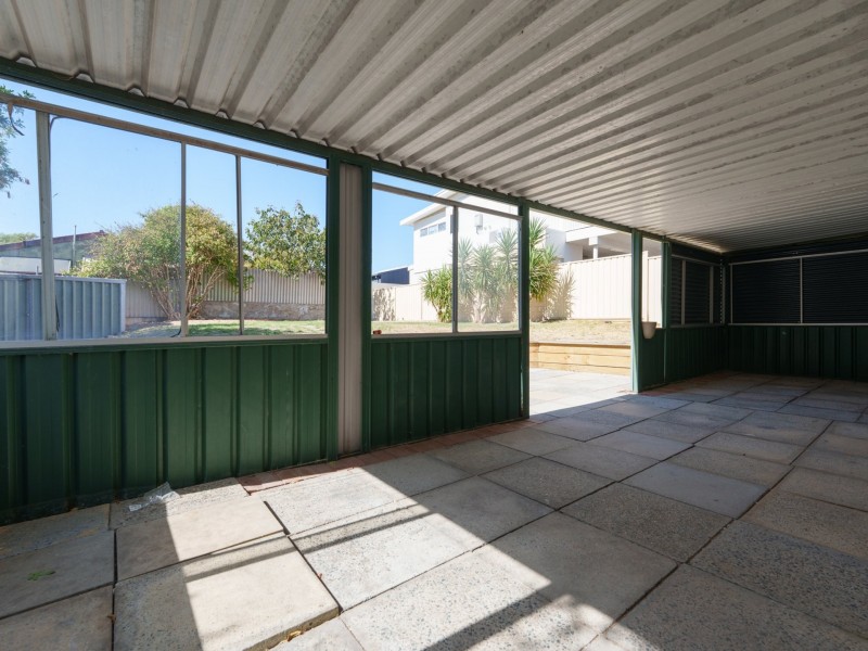 48 McGlinn Way, Cloverdale WA 6105