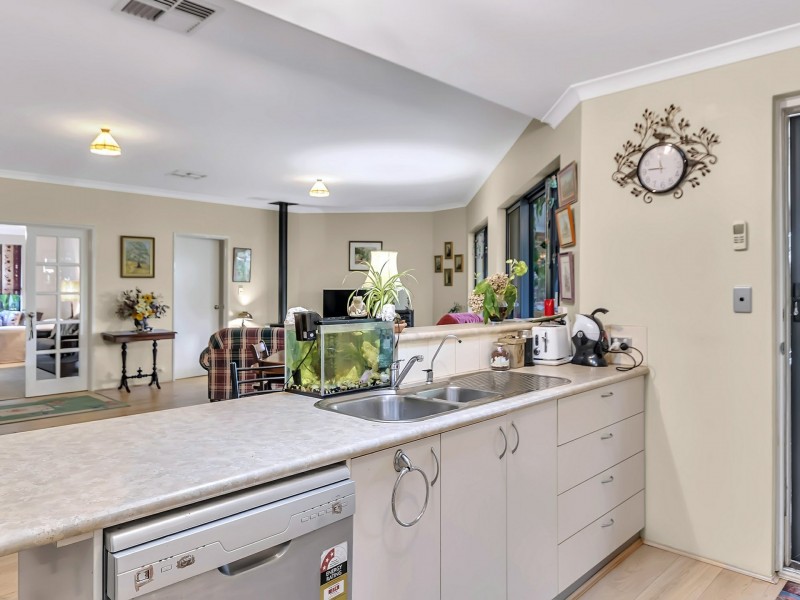 5a Railway Rd, Kalamunda WA 6076