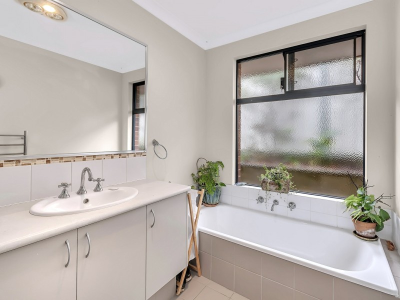 5a Railway Rd, Kalamunda WA 6076