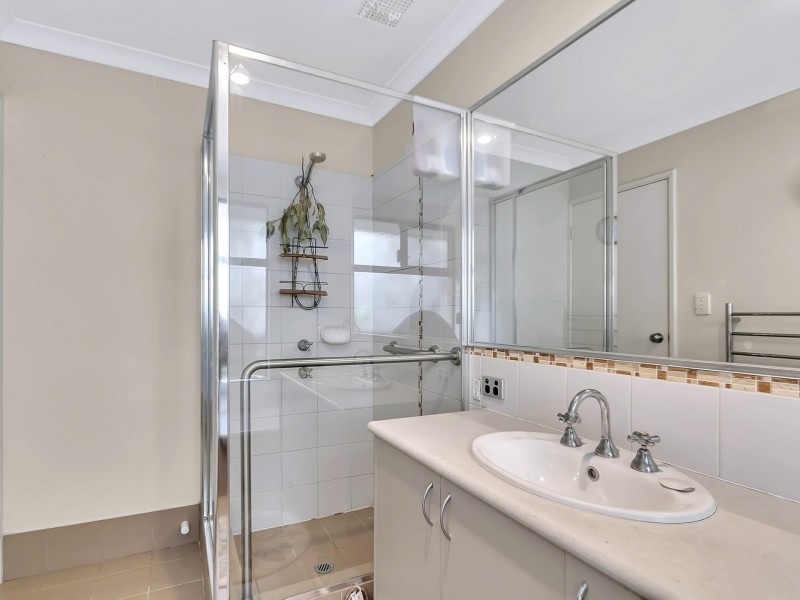 5a Railway Rd, Kalamunda WA 6076