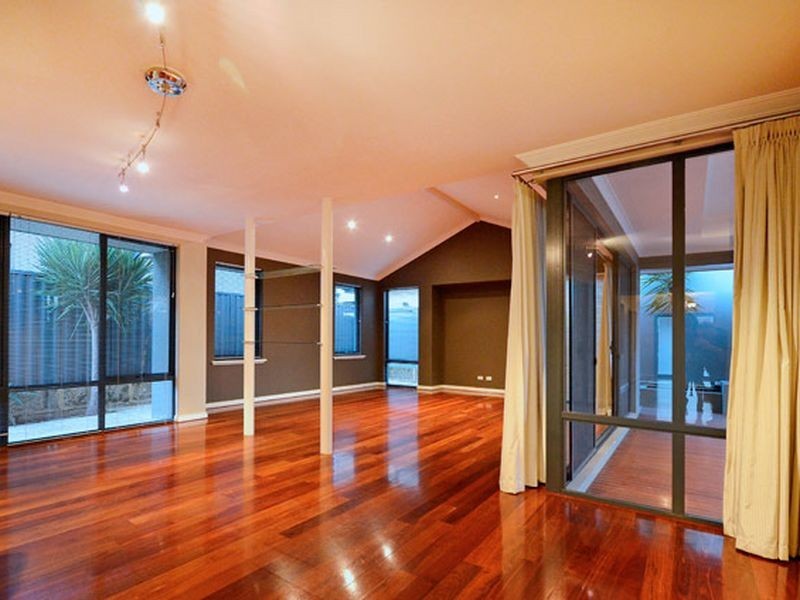 2 Sycon Way, Karrinyup WA 6018