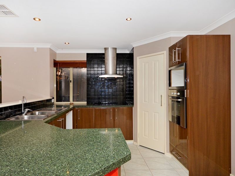 25 Meadowbrook Promenade, Currambine WA 6028