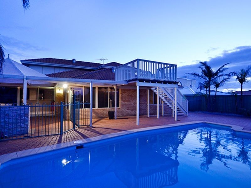25 Meadowbrook Promenade, Currambine WA 6028
