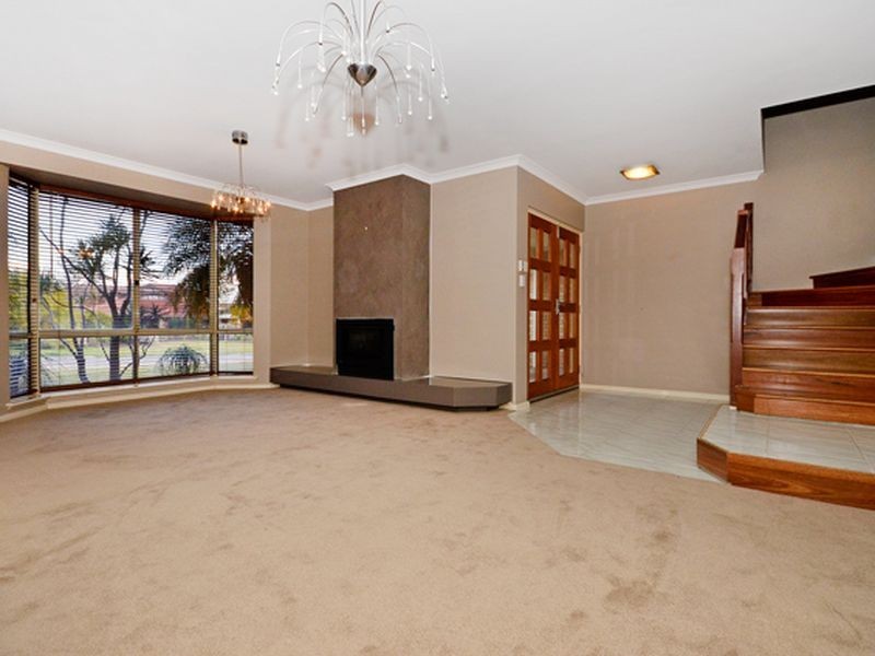 25 Meadowbrook Promenade, Currambine WA 6028