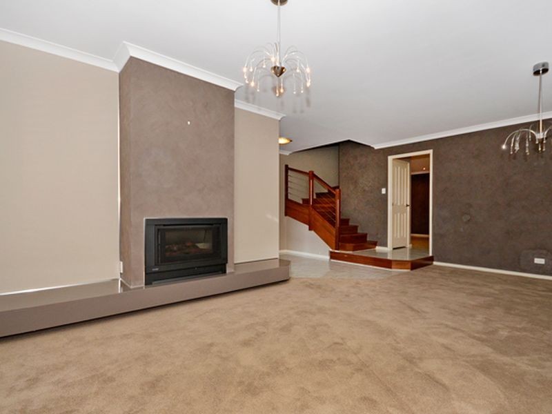 25 Meadowbrook Promenade, Currambine WA 6028