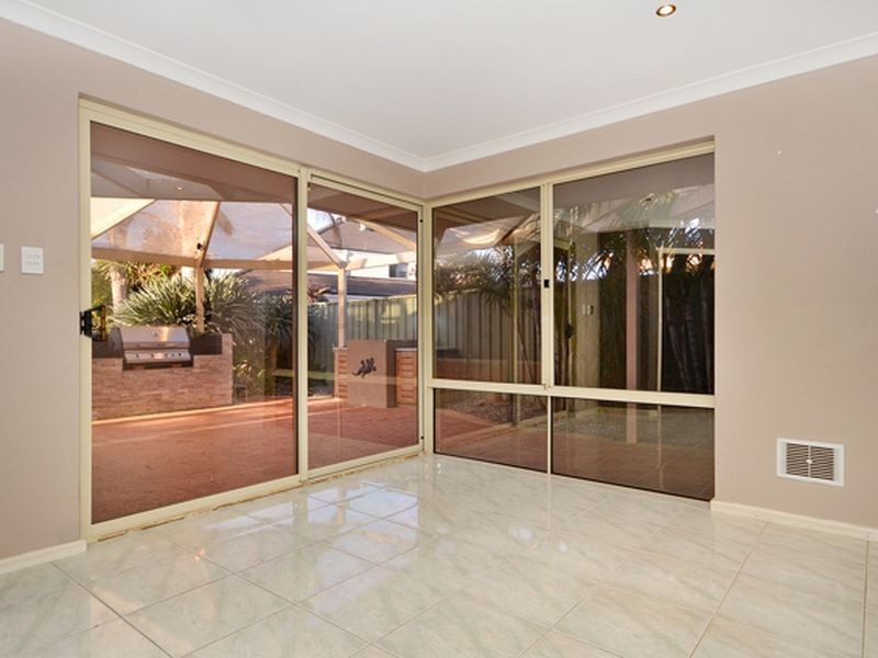 25 Meadowbrook Promenade, Currambine WA 6028
