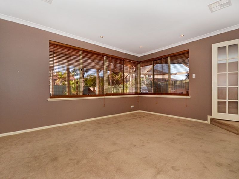 25 Meadowbrook Promenade, Currambine WA 6028