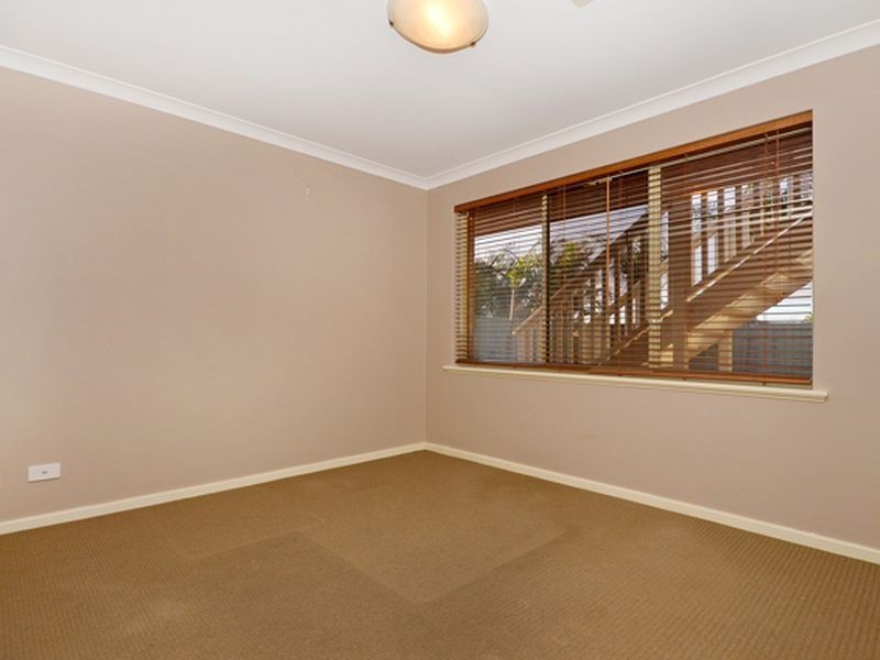 25 Meadowbrook Promenade, Currambine WA 6028