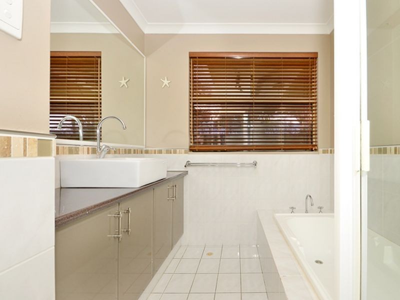 25 Meadowbrook Promenade, Currambine WA 6028
