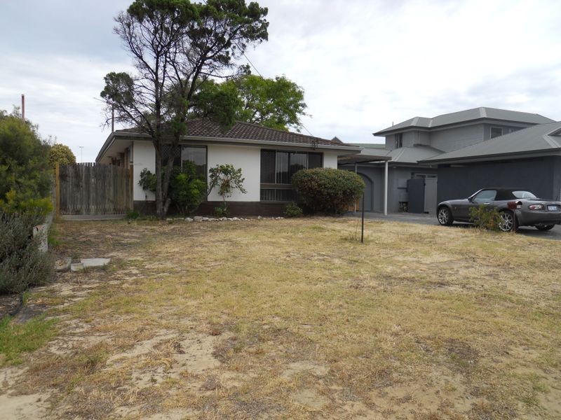 36a Peet Crescent, Trigg WA 6029