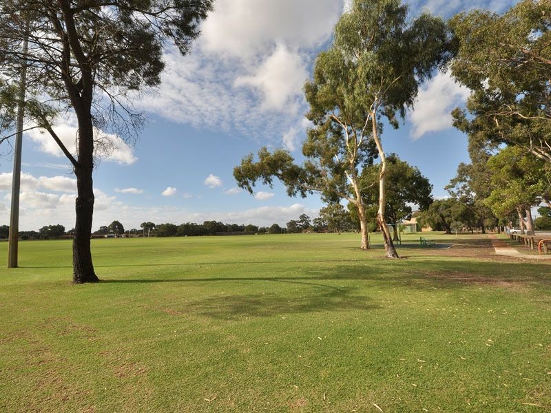 1/3 Padbury Court, Eden Hill WA 6054