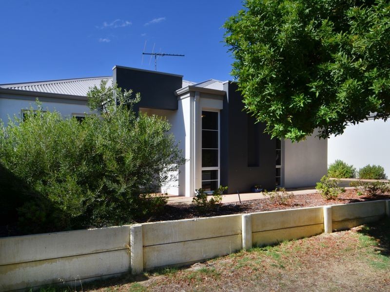 8A Donar Street, Innaloo WA 6018