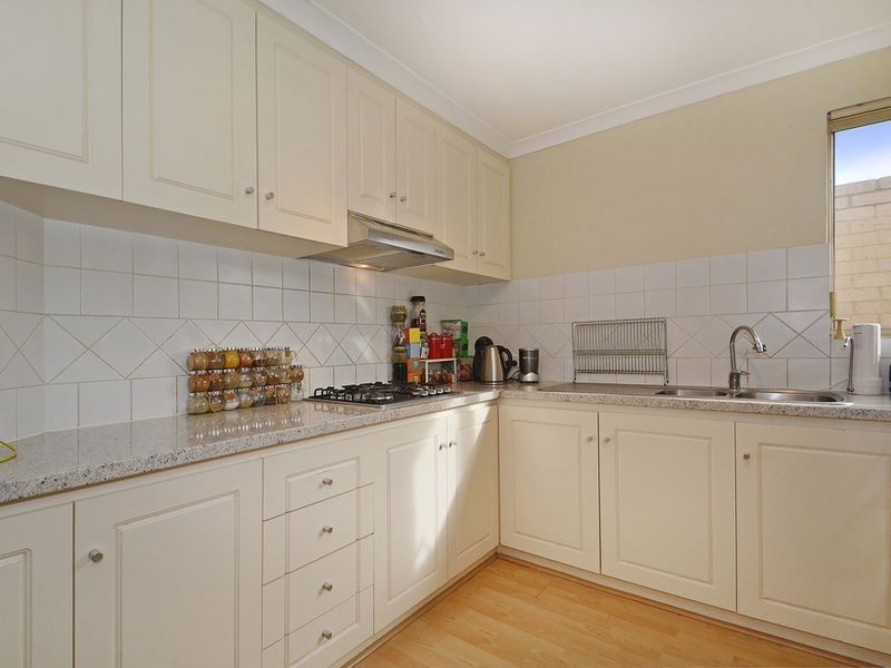 2/2 Crocker Road, Innaloo WA 6018