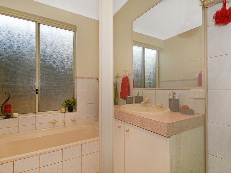 2/2 Crocker Road, Innaloo WA 6018