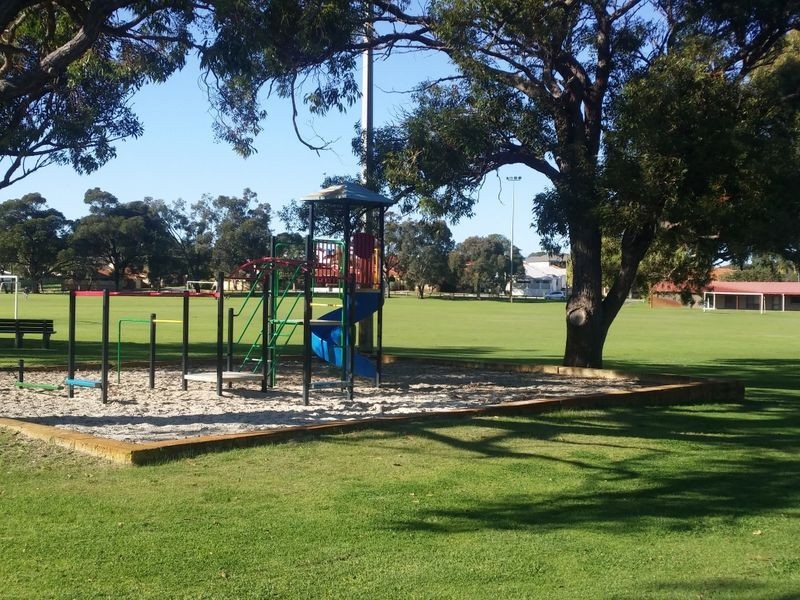 2/2 Crocker Road, Innaloo WA 6018