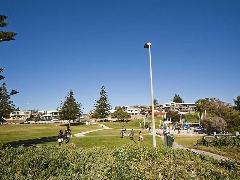 19 Karrinyup Road, Trigg WA 6029