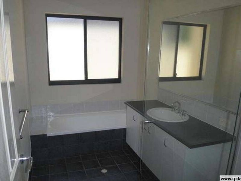 1/18 Roscorla Avenue, Yokine WA 6060