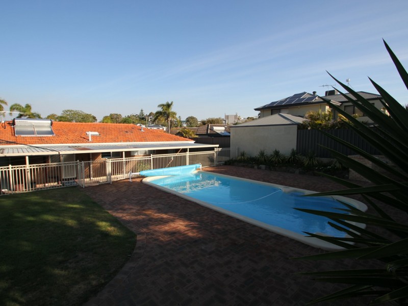 23 Burroughs Road, Karrinyup WA 6018
