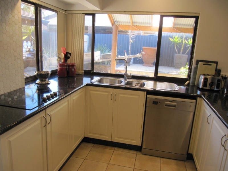 15 Wimbledon Drive, Kingsley WA 6026