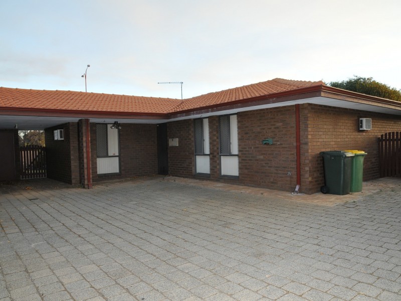 4/94 Wendouree Rd, Wilson WA 6107