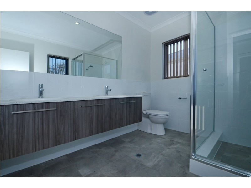 2/188 Surrey Rd, Rivervale WA 6103