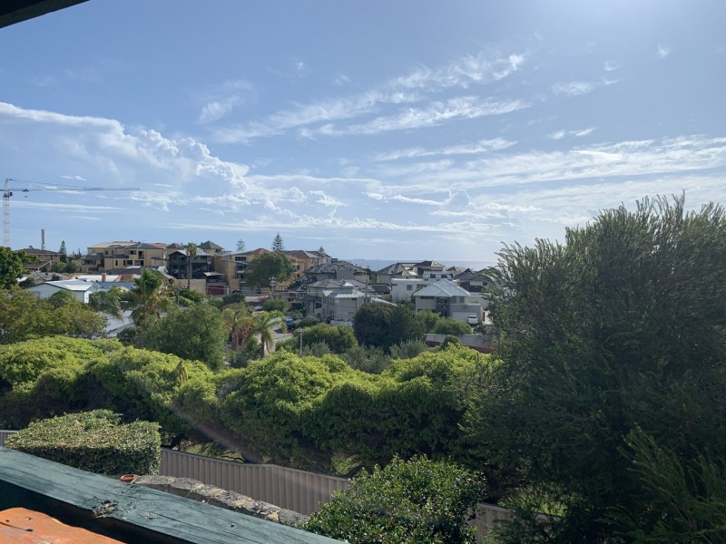 4/12 Ozone Parade, Trigg WA 6029