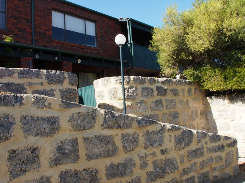 4/12 Ozone Parade, Trigg WA 6029