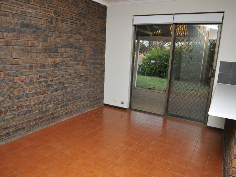 4/94 Wendouree Rd, Wilson WA 6107