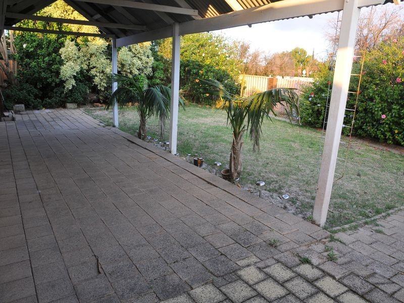 4/94 Wendouree Rd, Wilson WA 6107