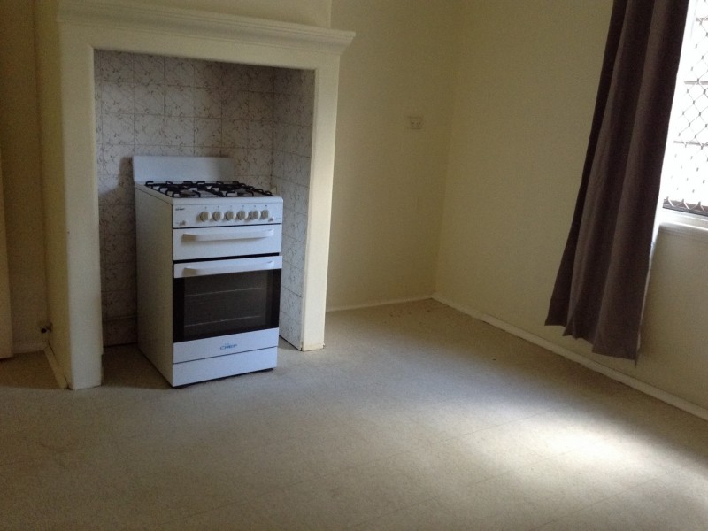 130 Gladstone Rd, Rivervale WA 6103