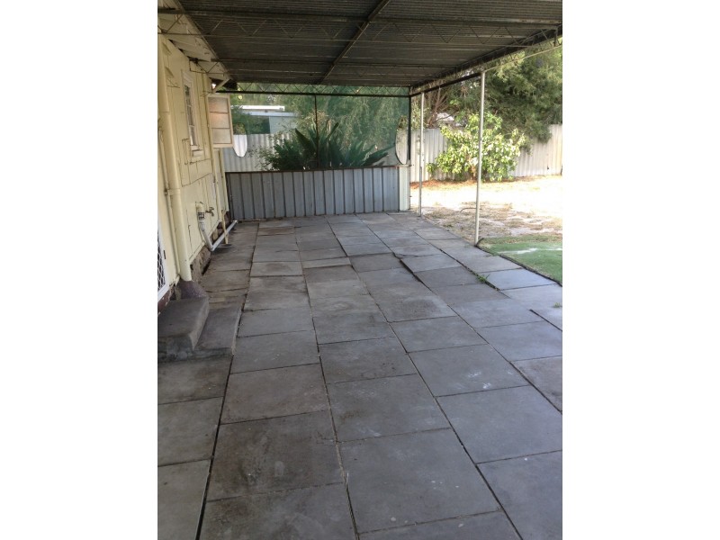 130 Gladstone Rd, Rivervale WA 6103