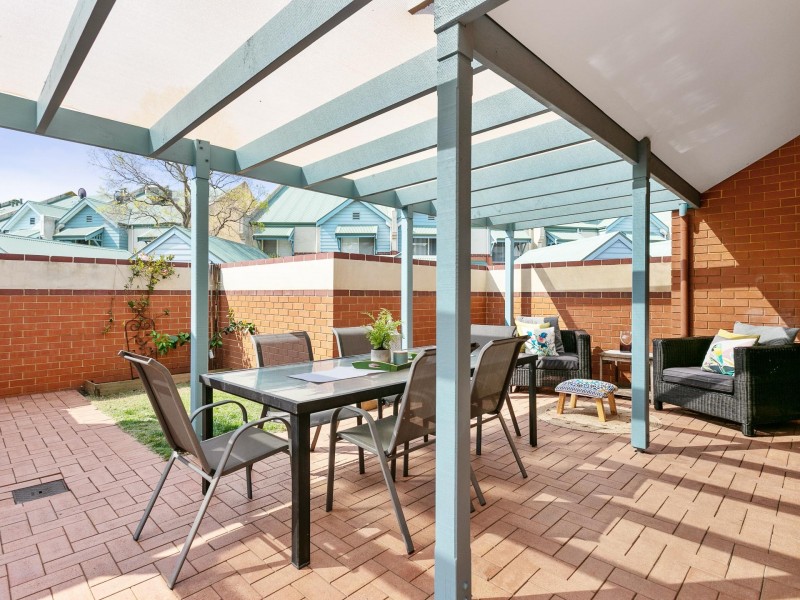 14 Speedy Cheval St, East Fremantle WA 6158