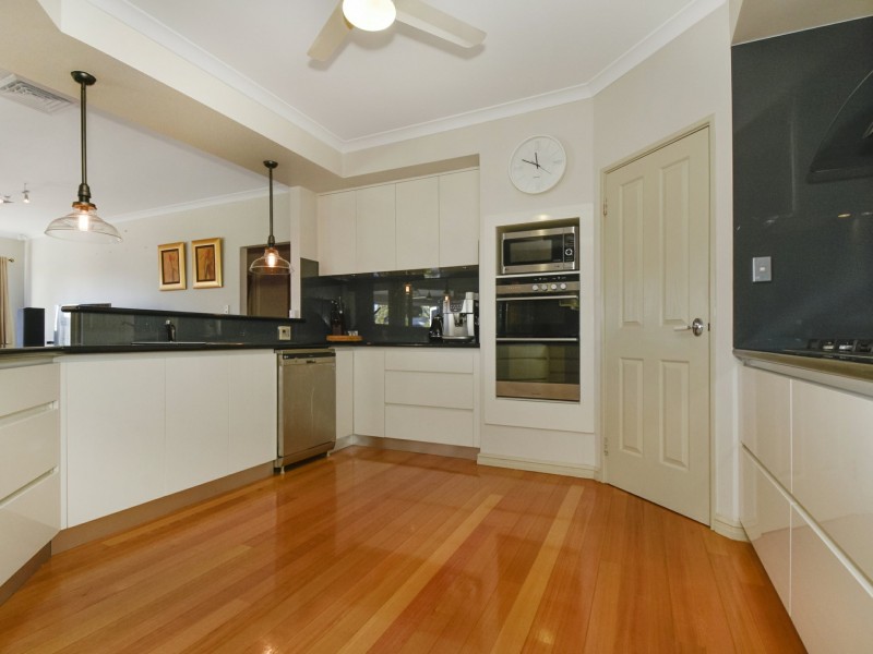 2 Madeira Turn, Hillarys WA 6025