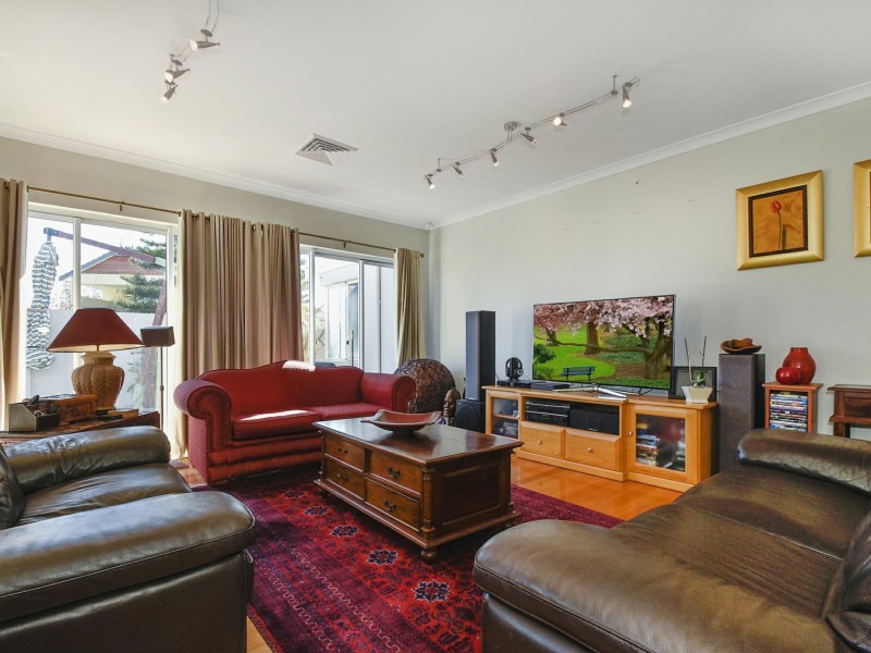 2 Madeira Turn, Hillarys WA 6025