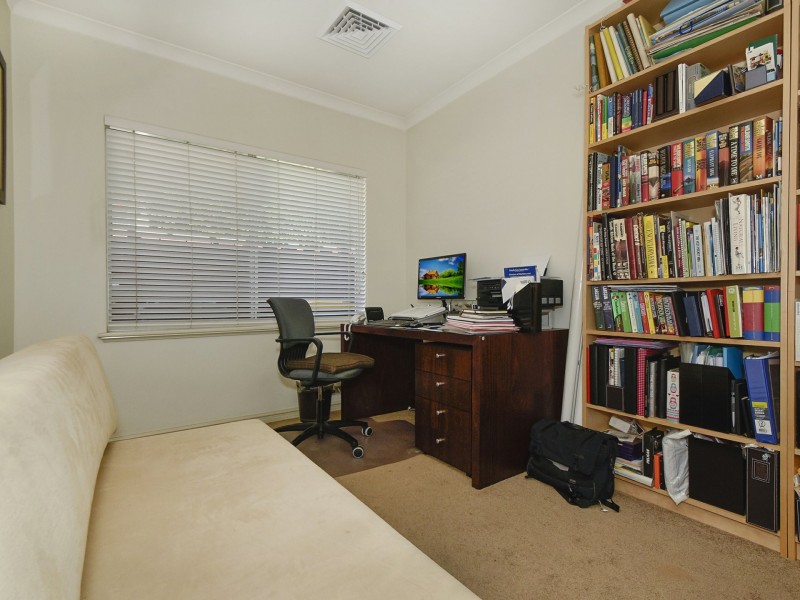 2 Madeira Turn, Hillarys WA 6025