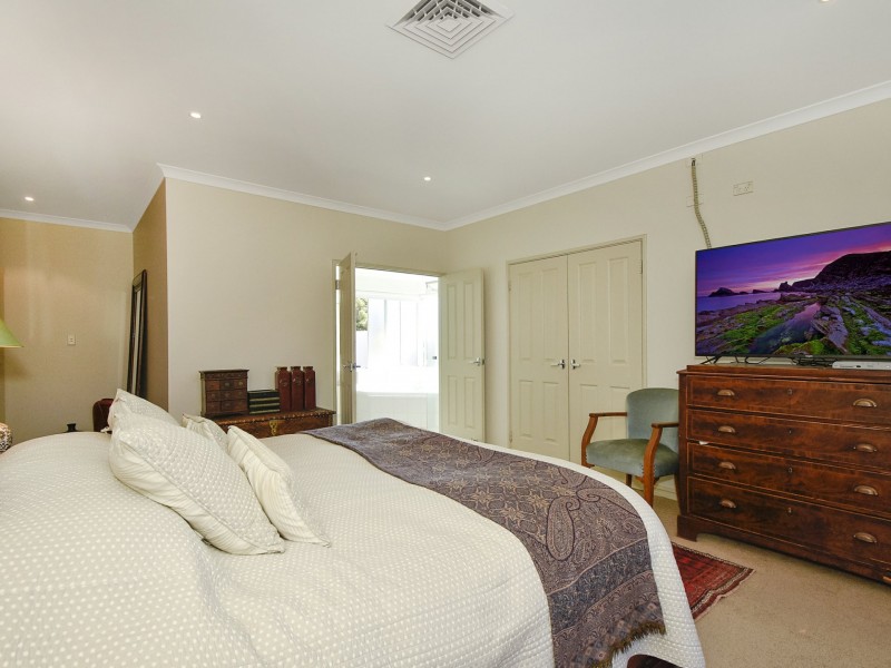 2 Madeira Turn, Hillarys WA 6025