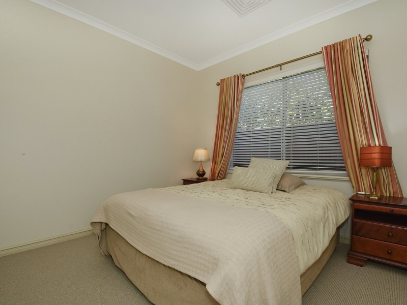 2 Madeira Turn, Hillarys WA 6025