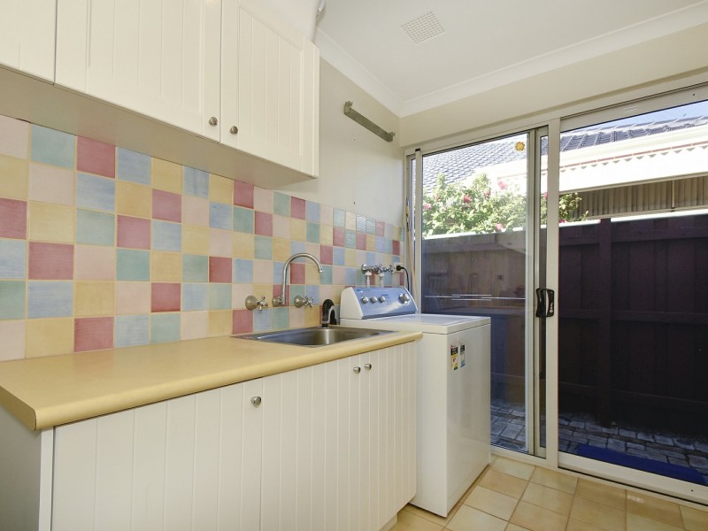 2 Madeira Turn, Hillarys WA 6025