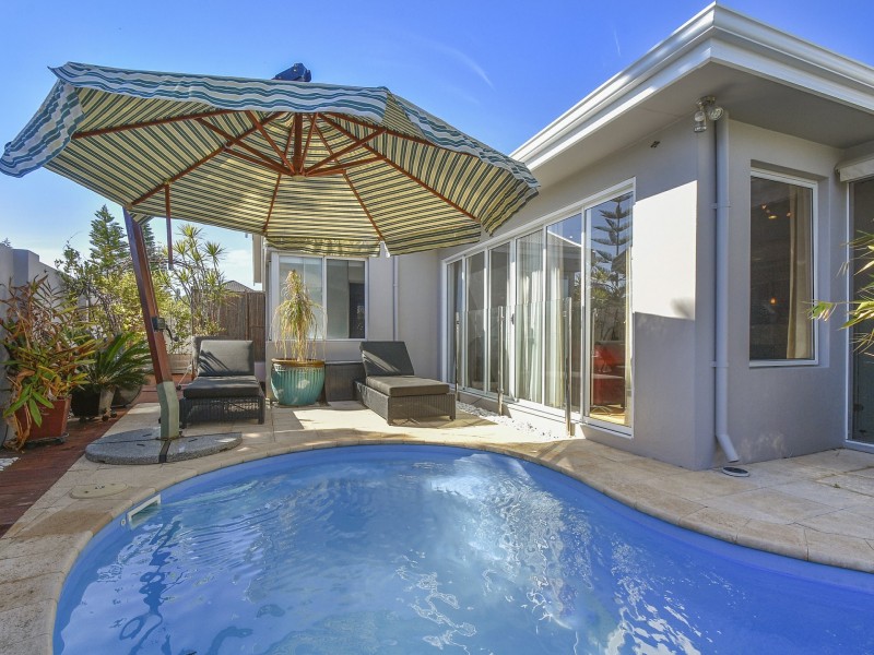 2 Madeira Turn, Hillarys WA 6025