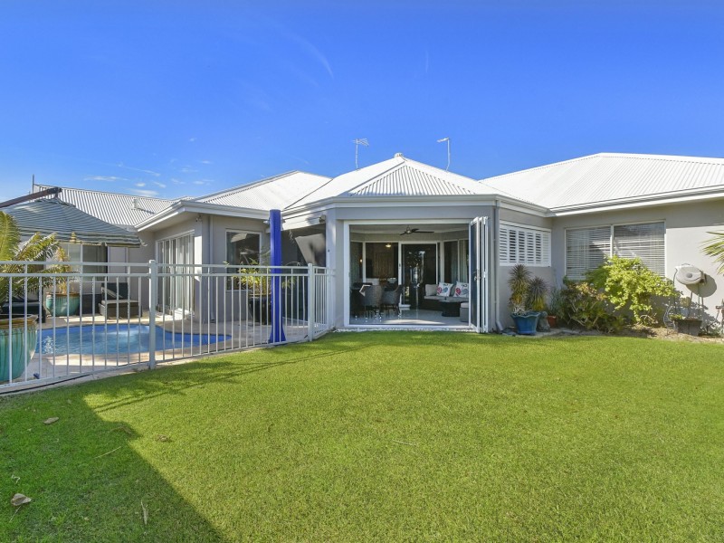 2 Madeira Turn, Hillarys WA 6025
