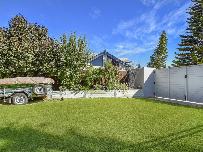 2 Madeira Turn, Hillarys WA 6025