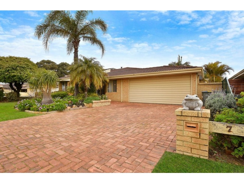 7 Bindoo Rise, Woodvale WA 6026