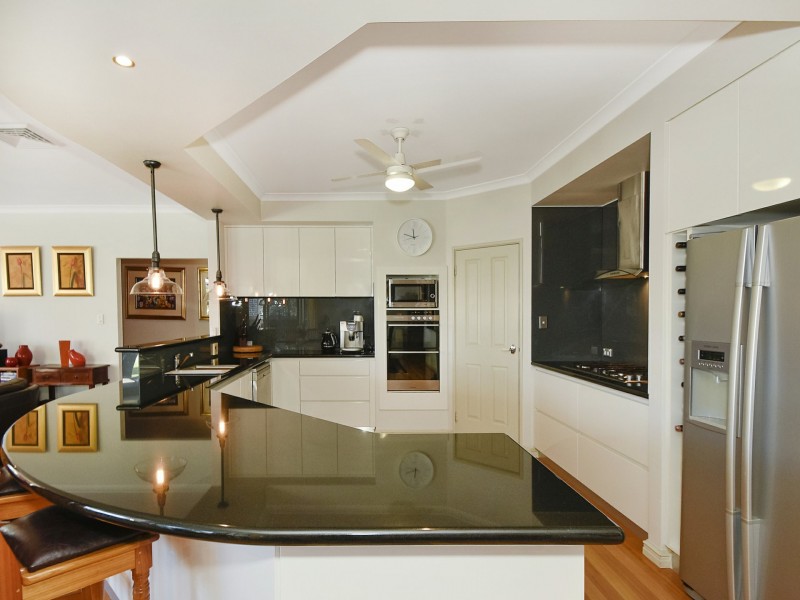 2 Madeira Turn, Hillarys WA 6025