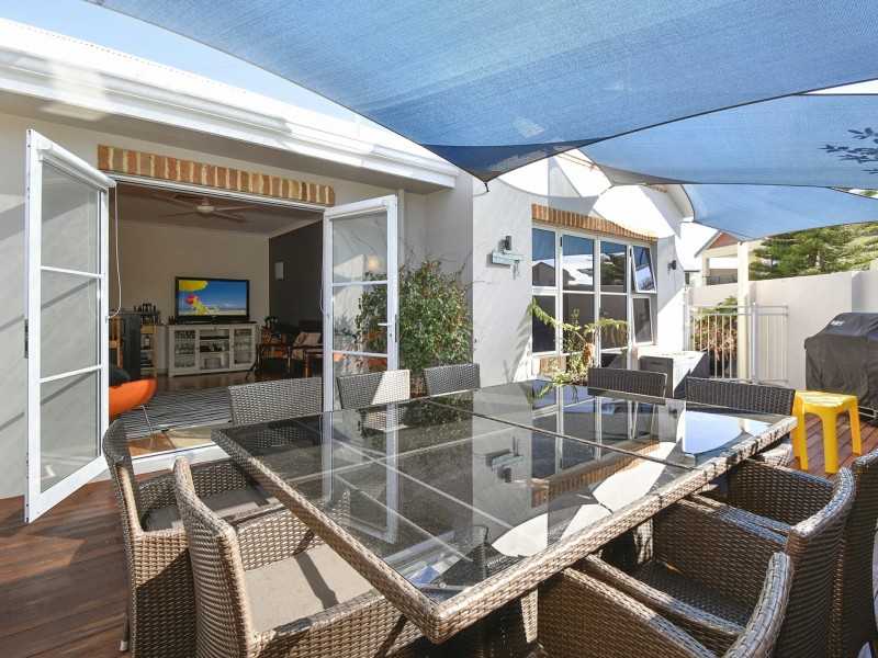 2 Madeira Turn, Hillarys WA 6025