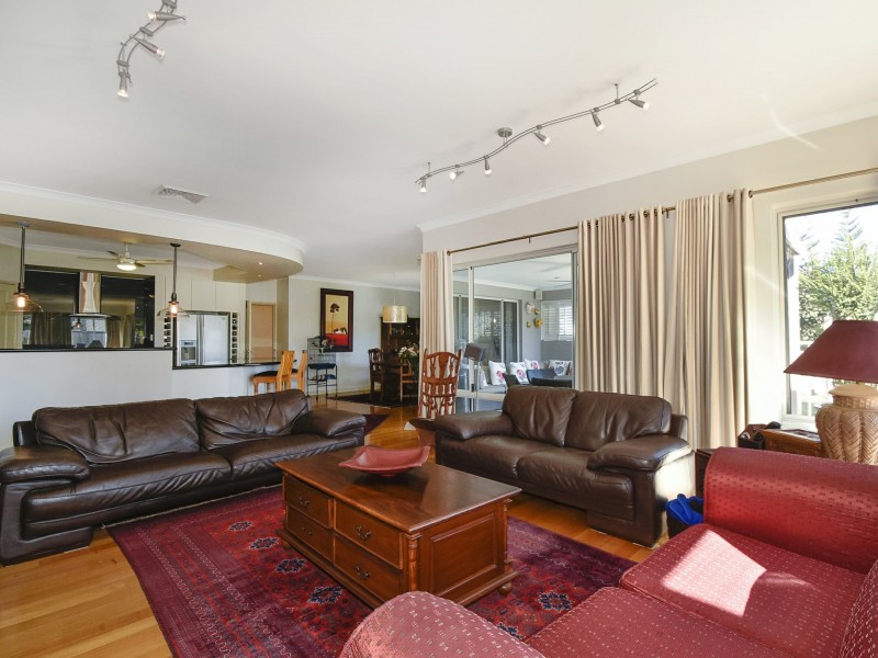 2 Madeira Turn, Hillarys WA 6025