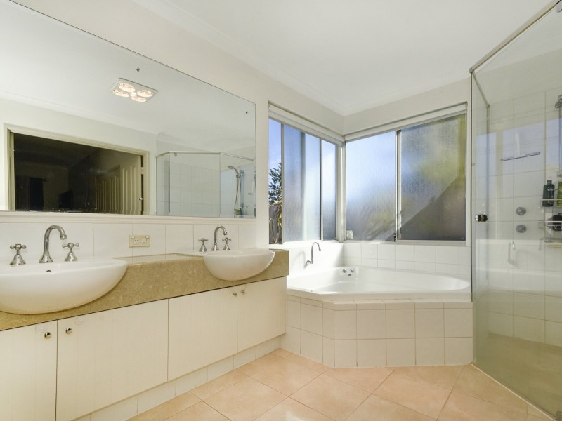 2 Madeira Turn, Hillarys WA 6025