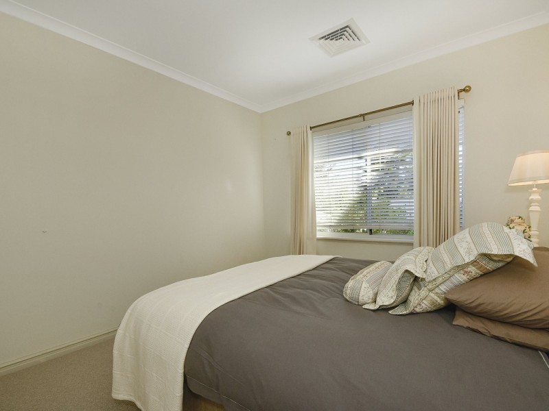 2 Madeira Turn, Hillarys WA 6025