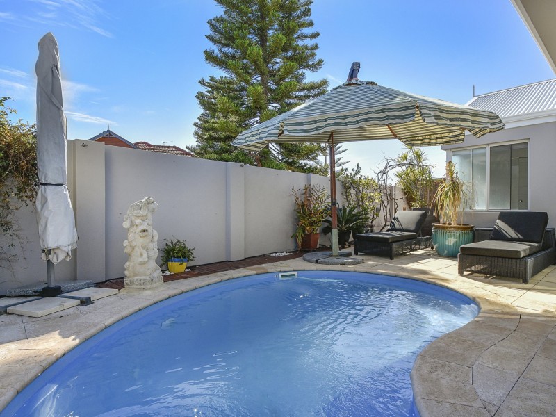 2 Madeira Turn, Hillarys WA 6025