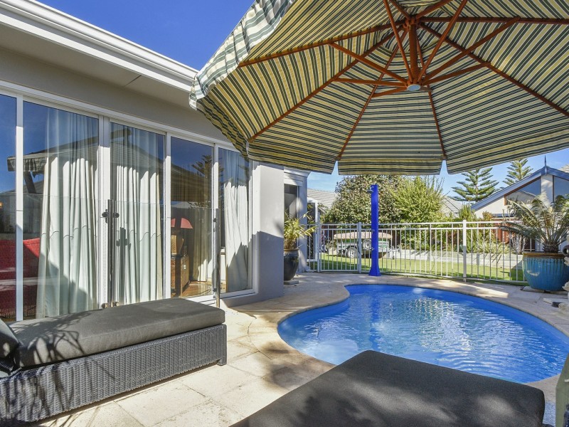 2 Madeira Turn, Hillarys WA 6025