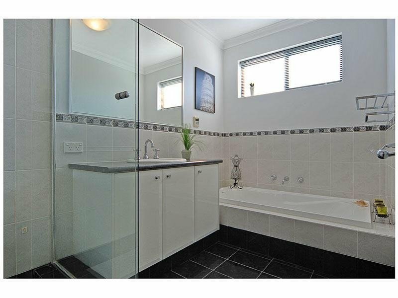 10 Matera Way, Stirling WA 6021